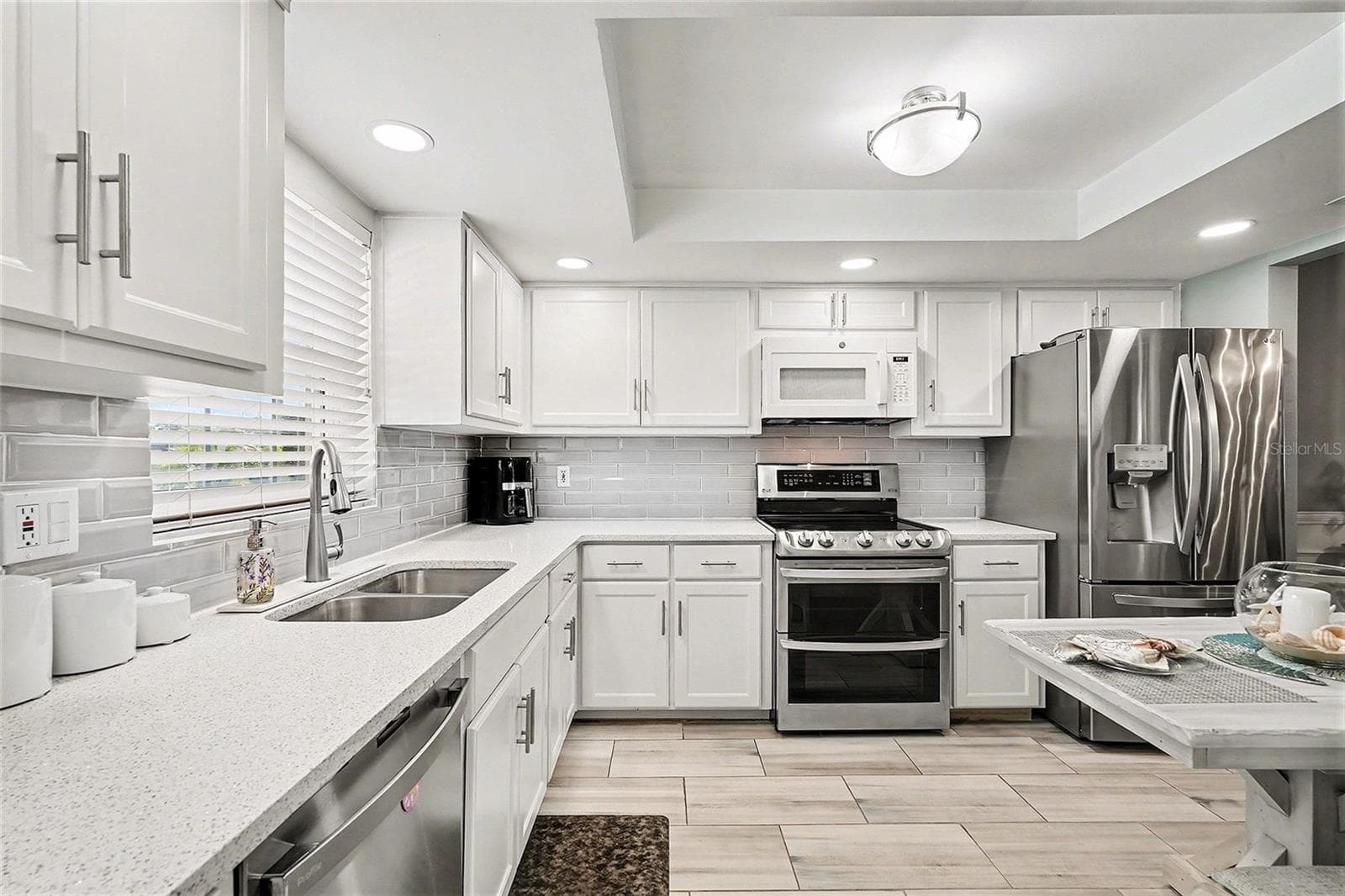 1659 LAKE AVENUE — photo 6 of 24
