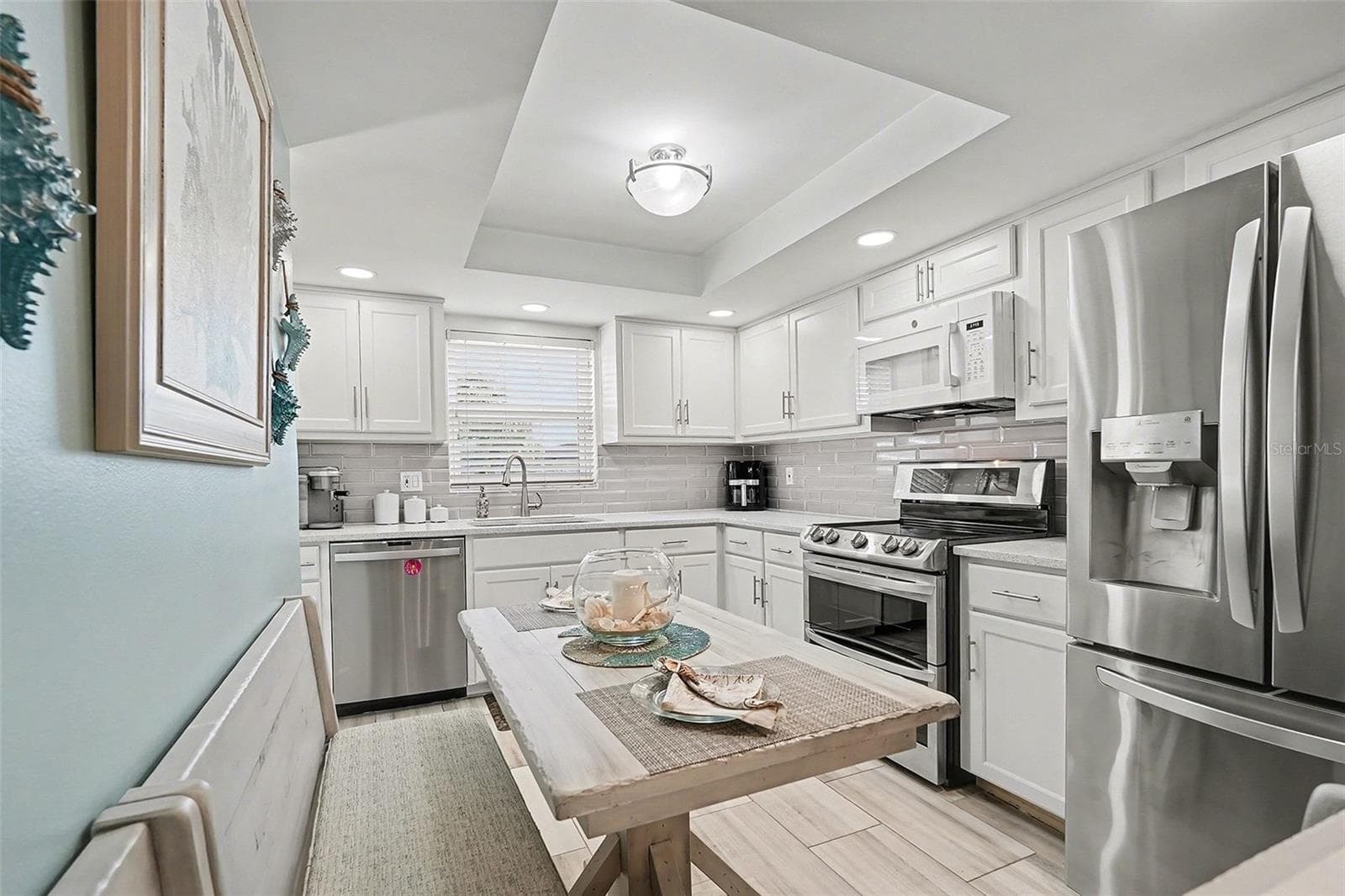 1659 LAKE AVENUE — photo 5 of 24