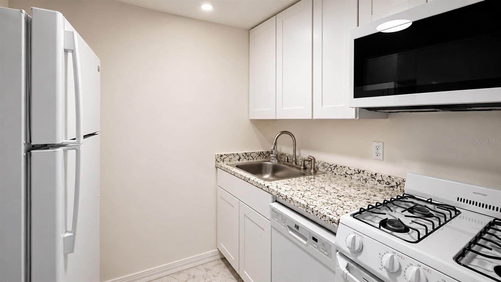 120 BLUE POINT WAY — photo 7 of 21