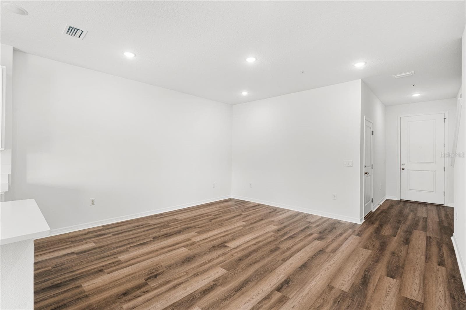 4905 WINDING RIVER ROAD — photo 4 of 21