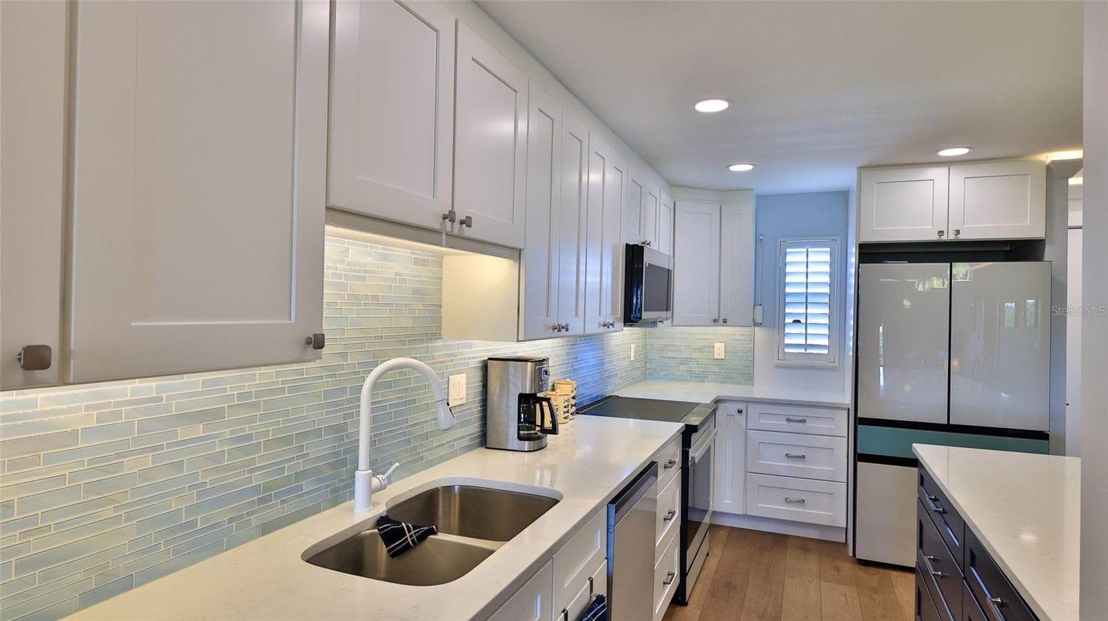 101 RIVERSIDE DRIVE — photo 15 of 48