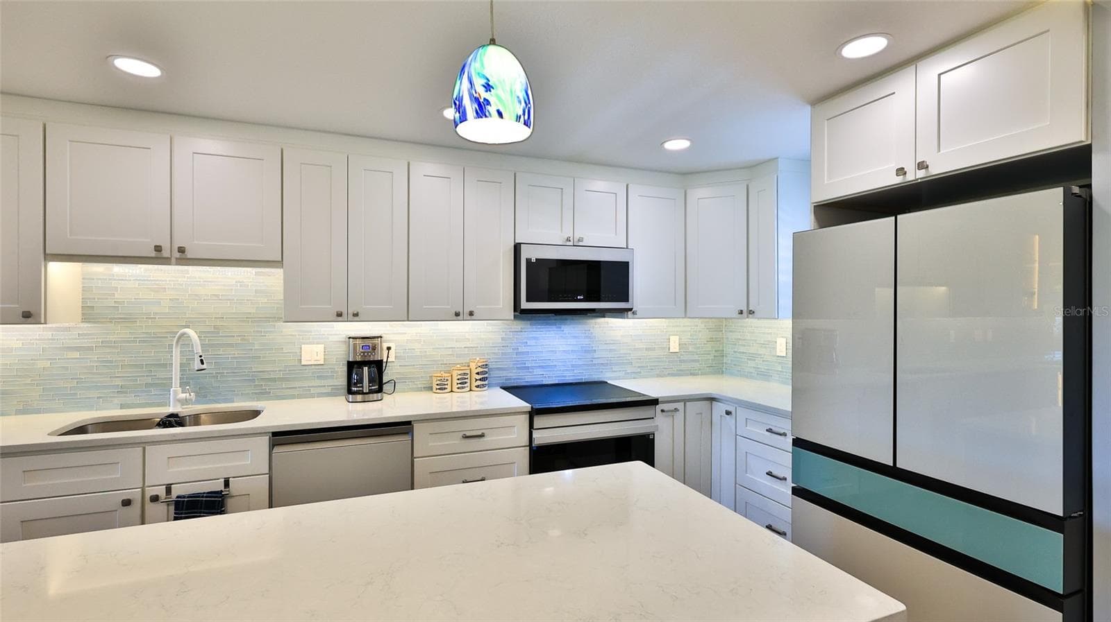 101 RIVERSIDE DRIVE — photo 3 of 48