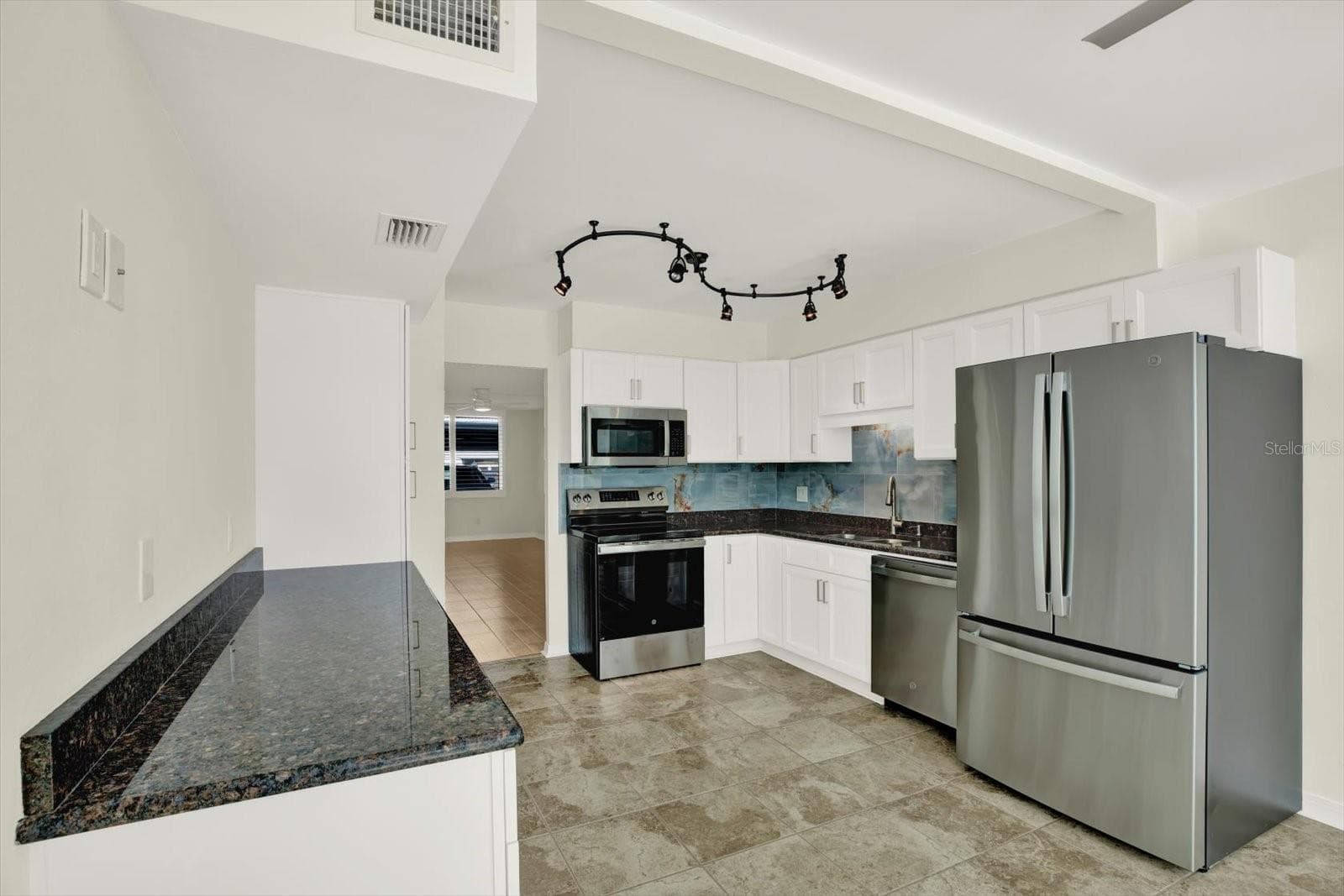 4715 BAY STREET — photo 8 of 16