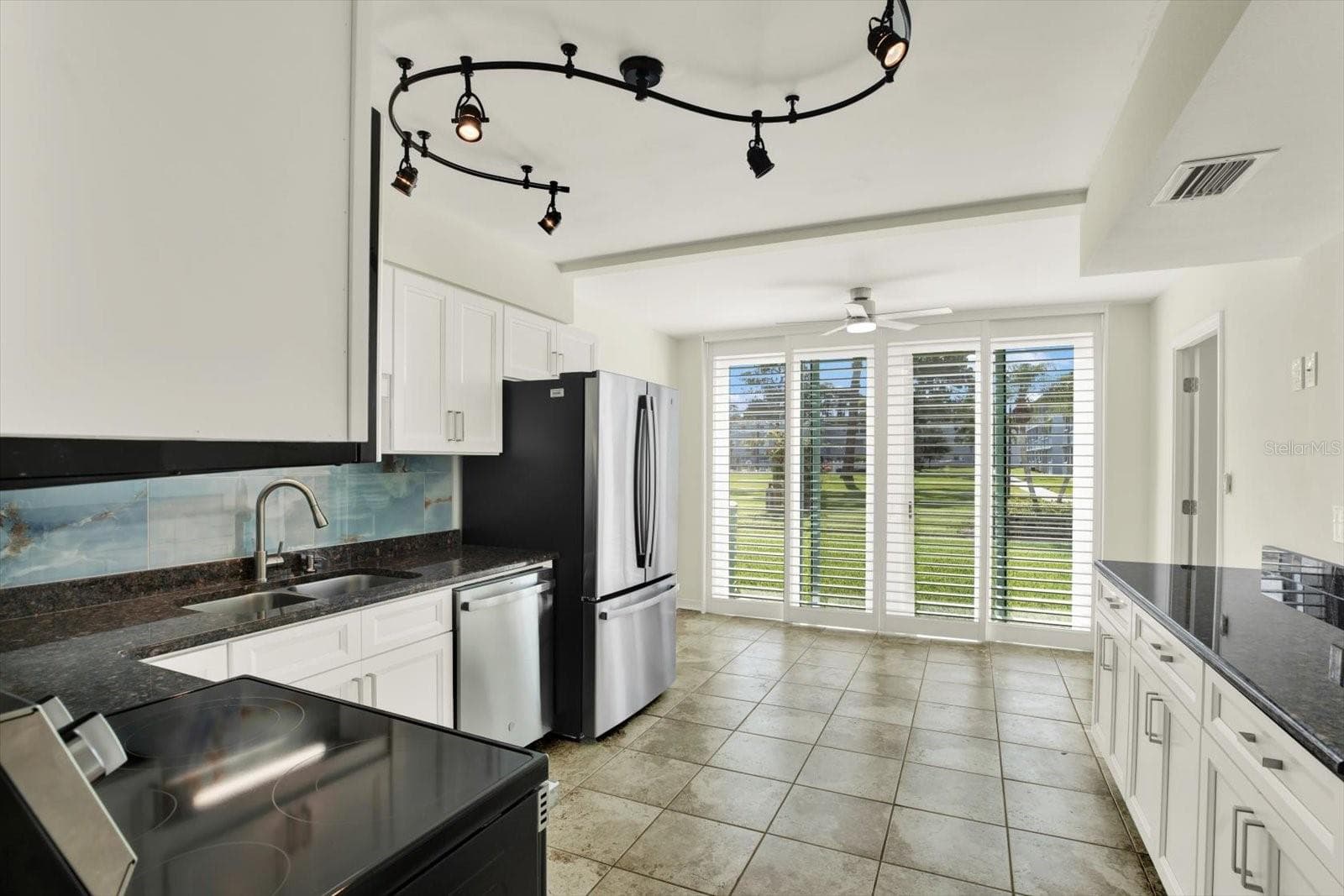 4715 BAY STREET — photo 6 of 16