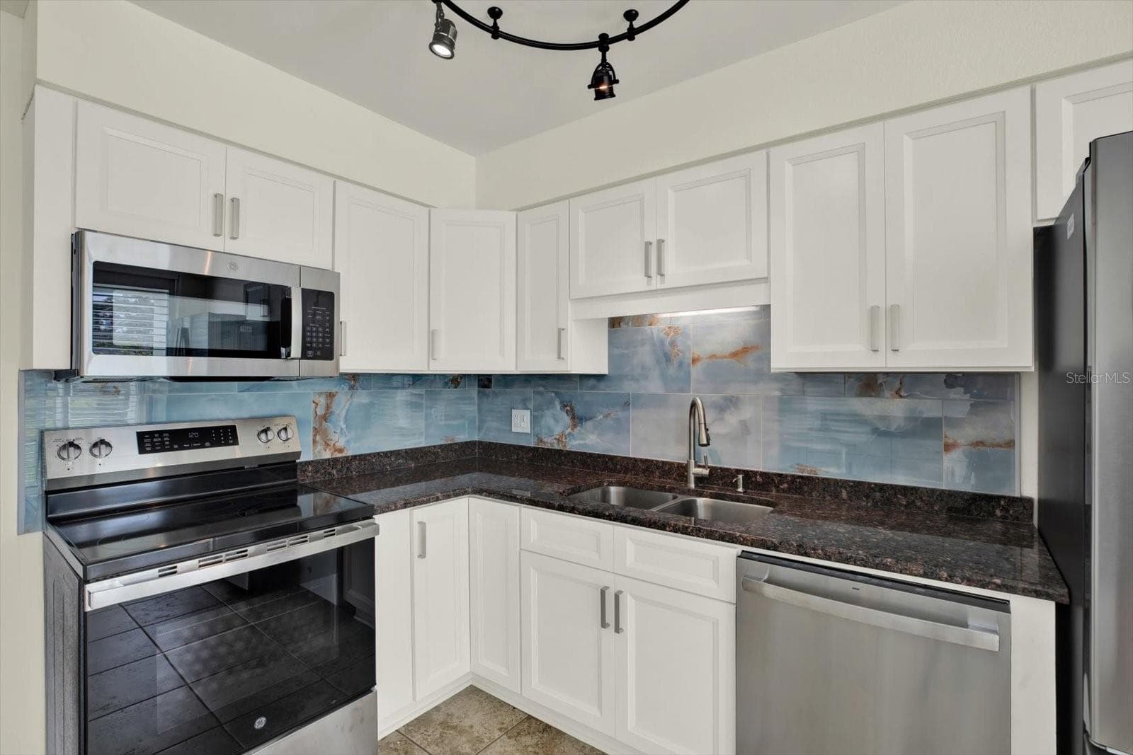 4715 BAY STREET — photo 7 of 16