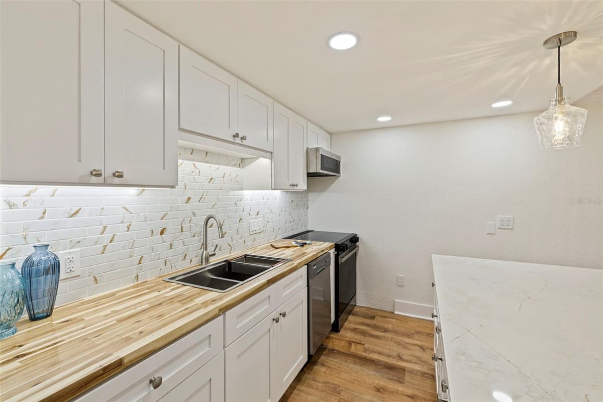 109 16TH AVENUE — photo 15 of 35