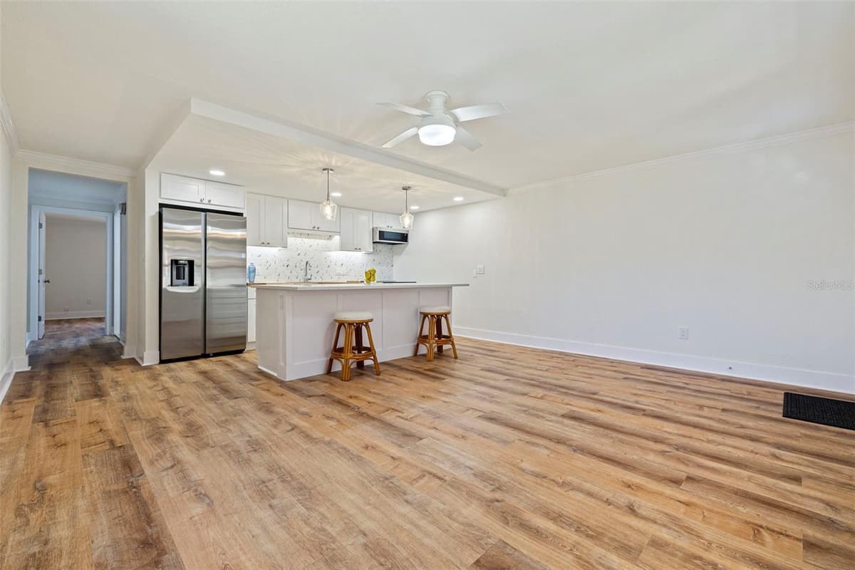109 16TH AVENUE — photo 4 of 35