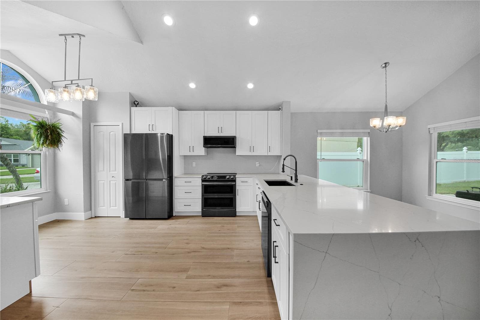 10619 MOSSY CREEK COURT — photo 4 of 37
