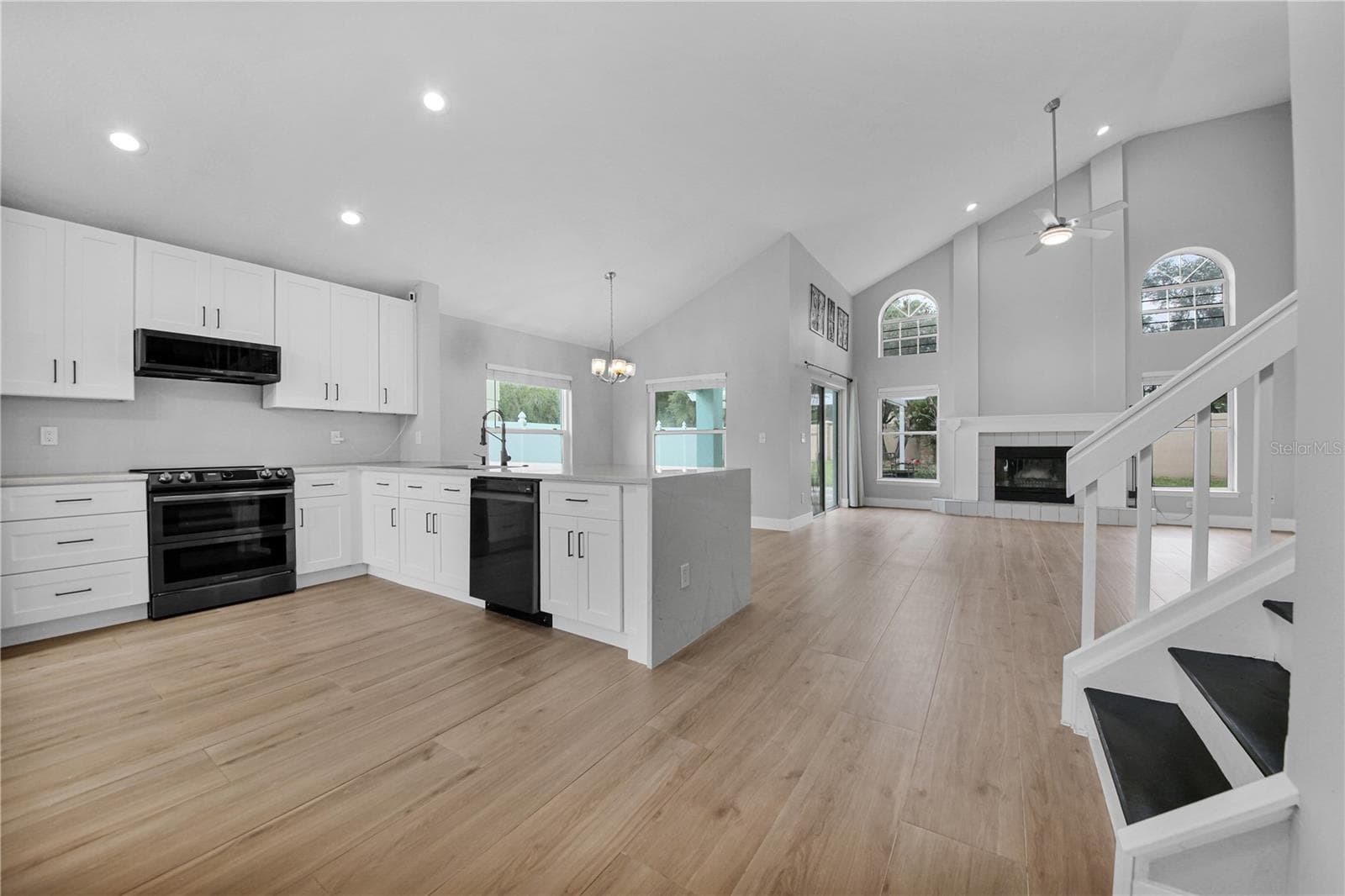 10619 MOSSY CREEK COURT — photo 3 of 37