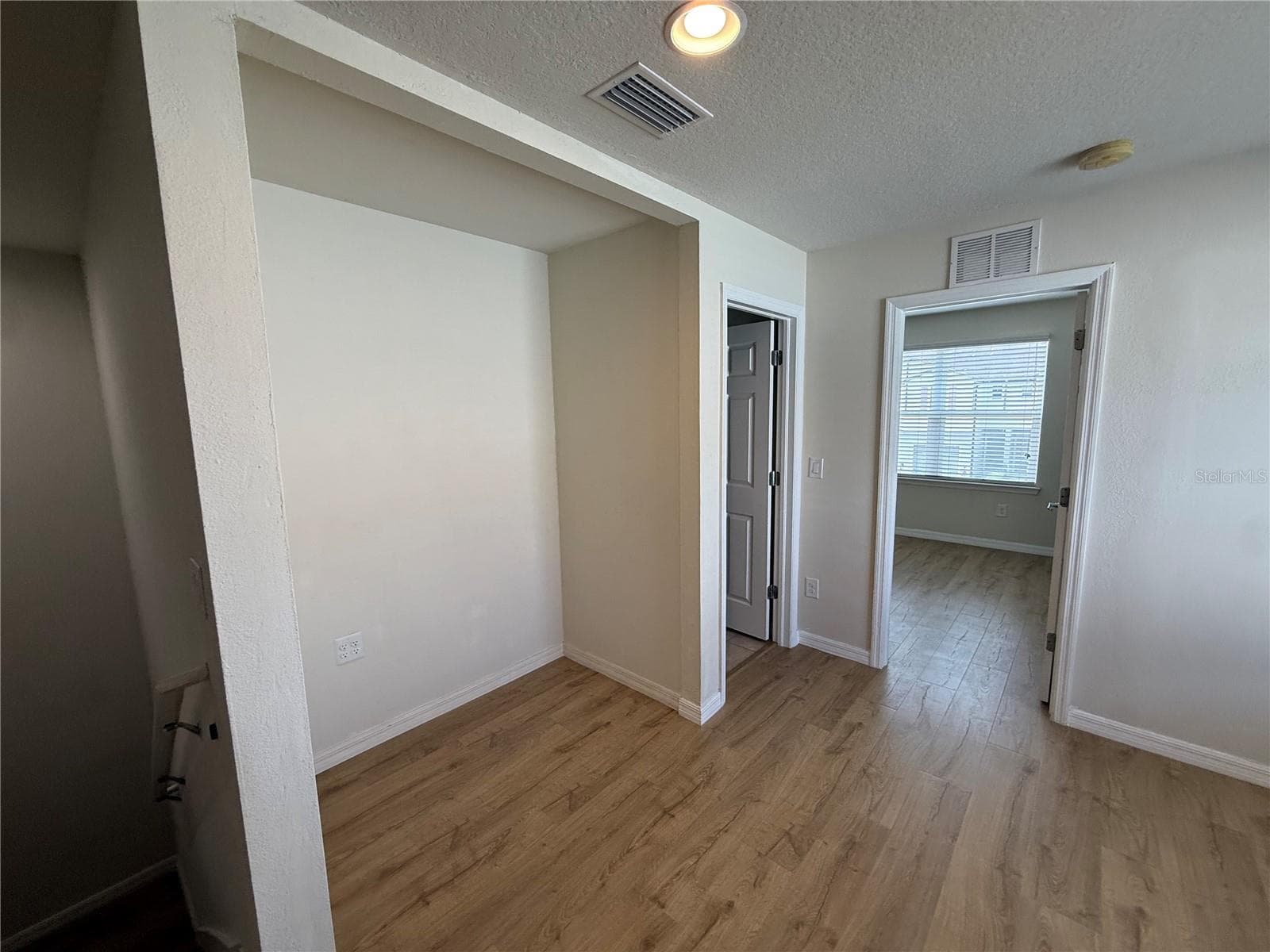 9154 HILLCROFT DRIVE — photo 37 of 55