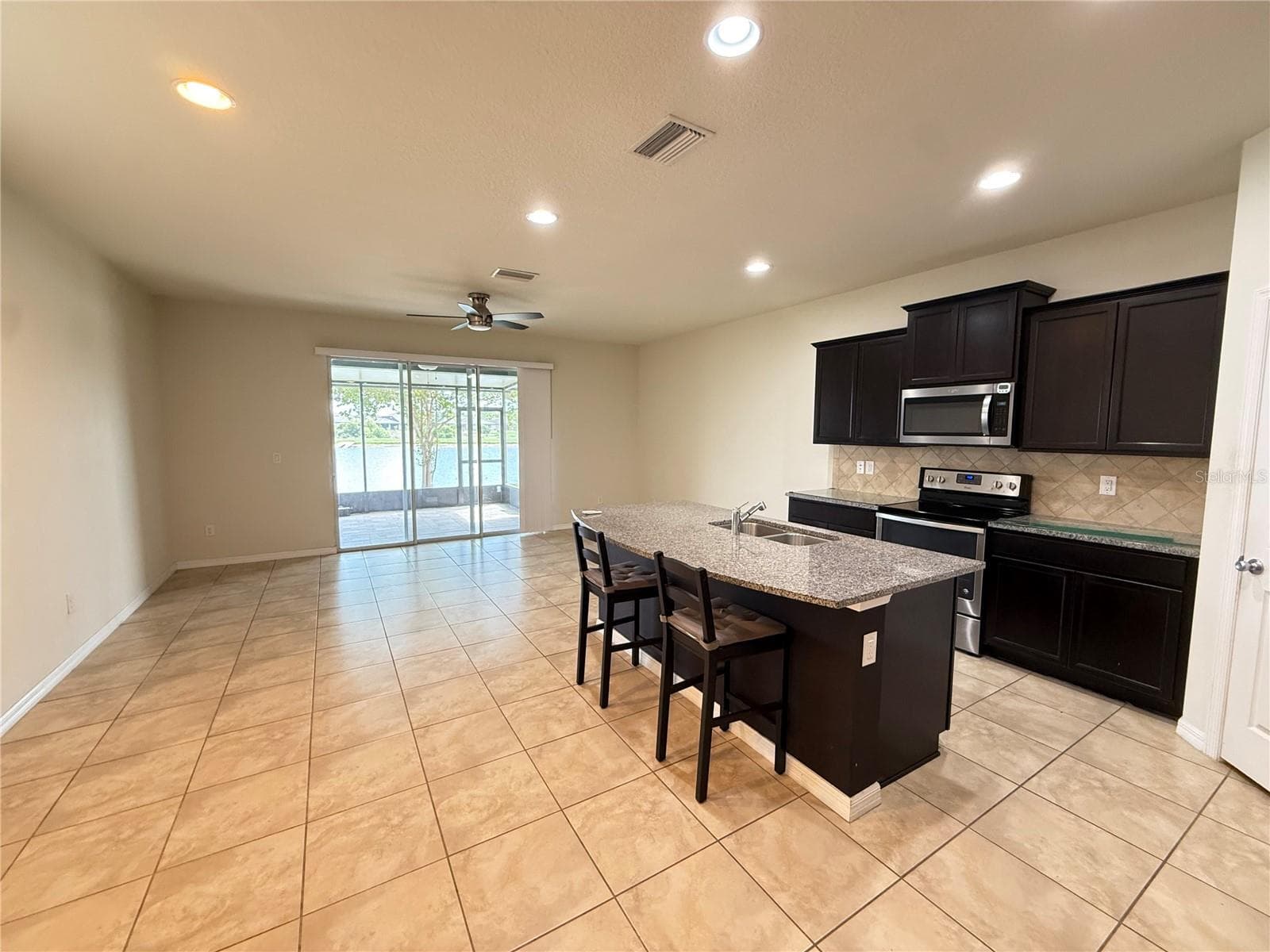 9154 HILLCROFT DRIVE — photo 9 of 55