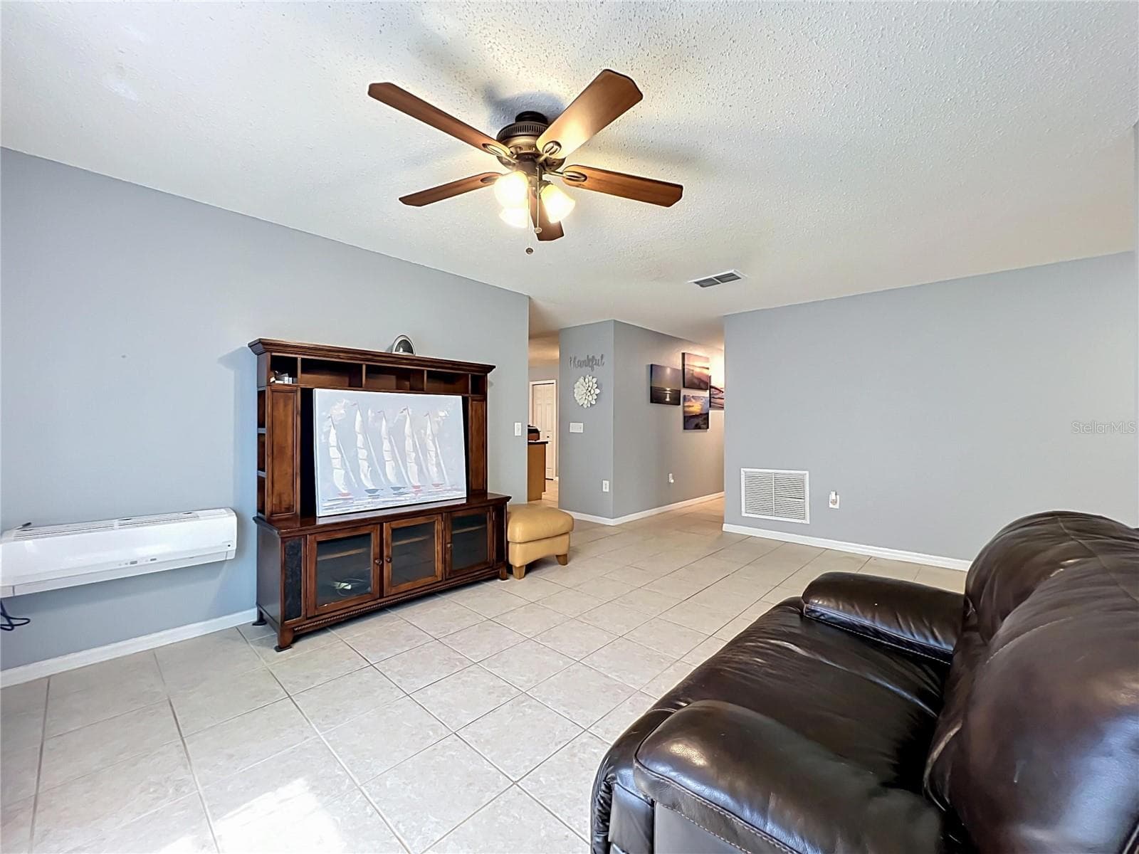 8307 LAINIE LANE — photo 3 of 26