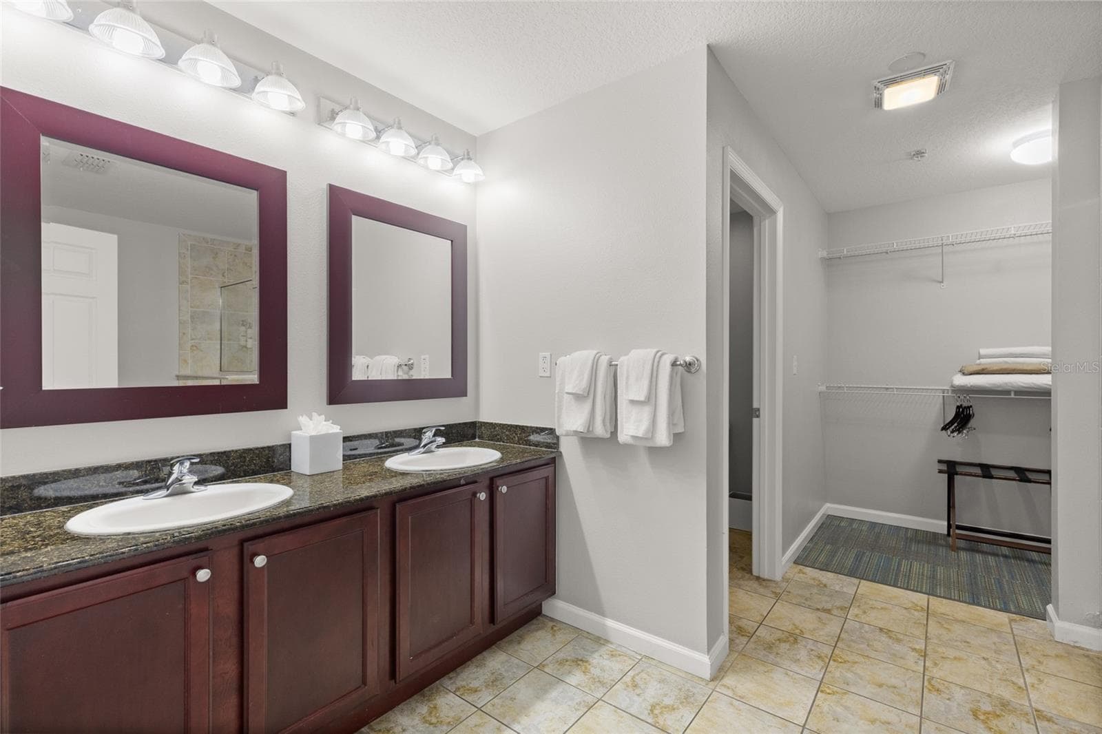14501 GROVE RESORT AVENUE — photo 18 of 38