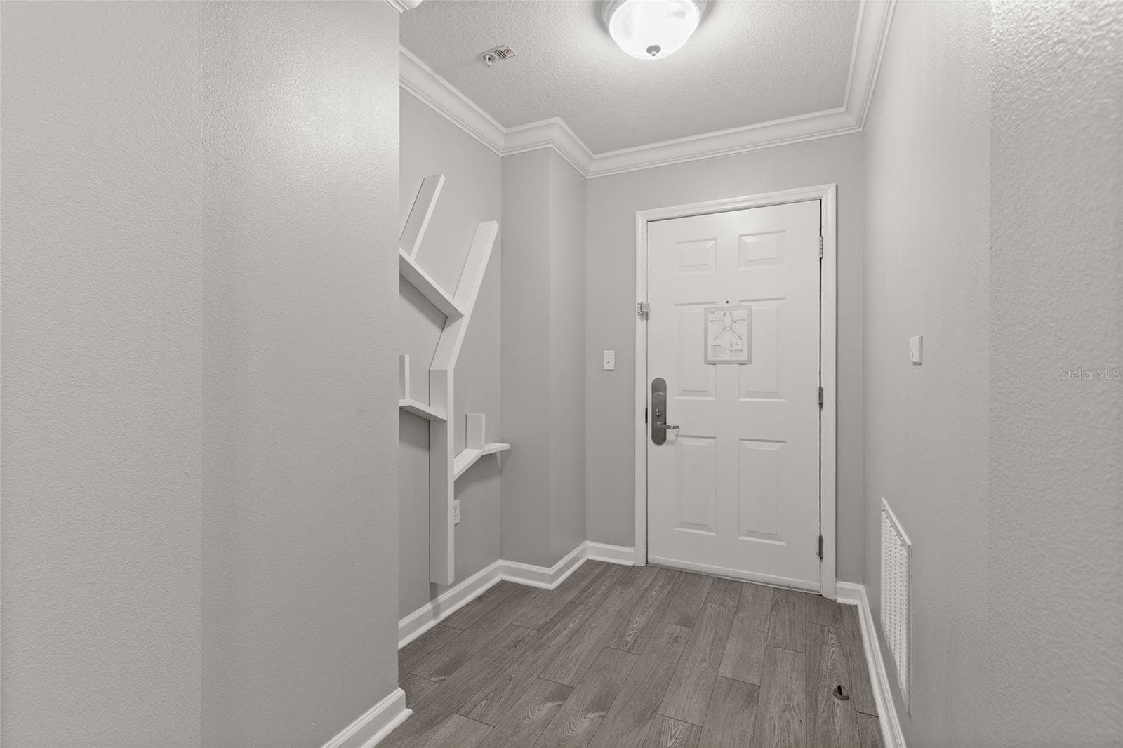 14501 GROVE RESORT AVENUE — photo 6 of 38