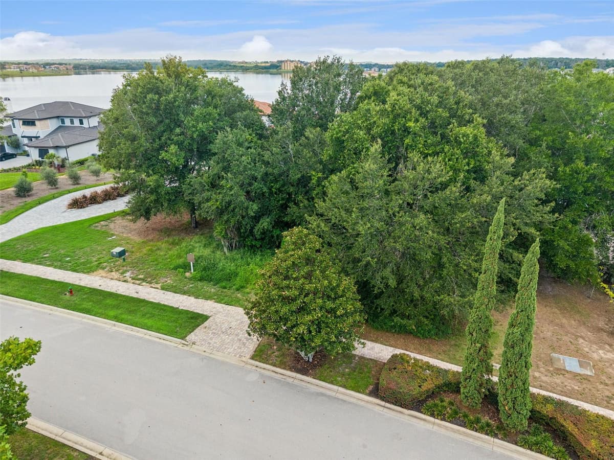 15345 PENDIO DRIVE — photo 4 of 33