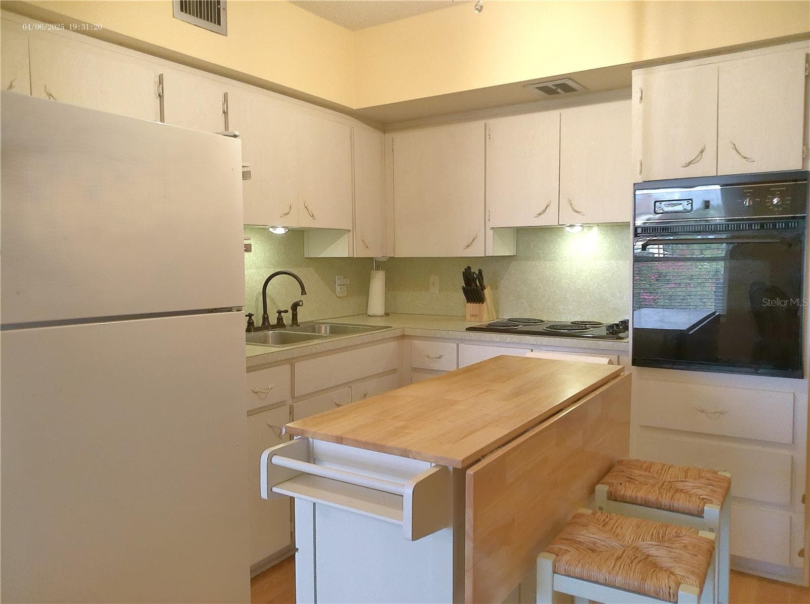 2457 ECUADORIAN WAY — photo 14 of 77
