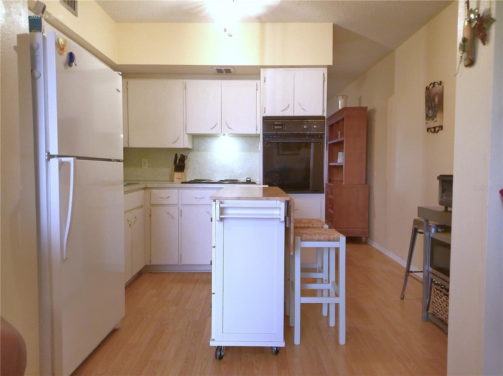 2457 ECUADORIAN WAY — photo 11 of 77
