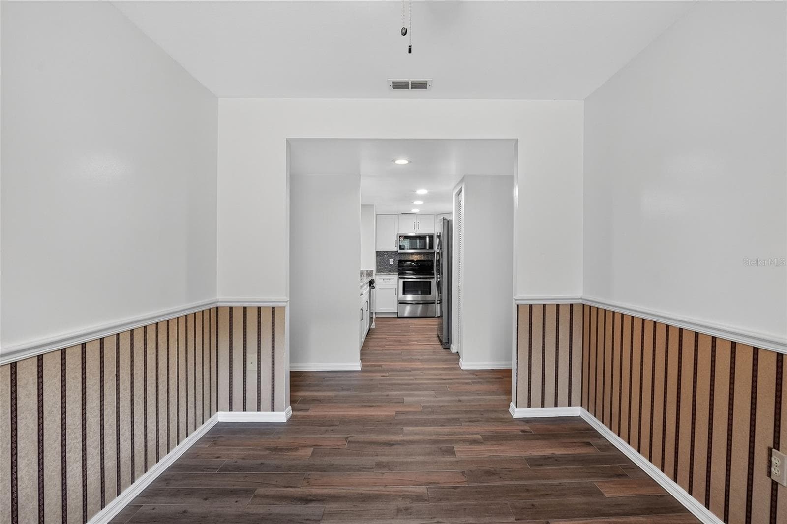 4520 LOG CABIN DRIVE — photo 13 of 54