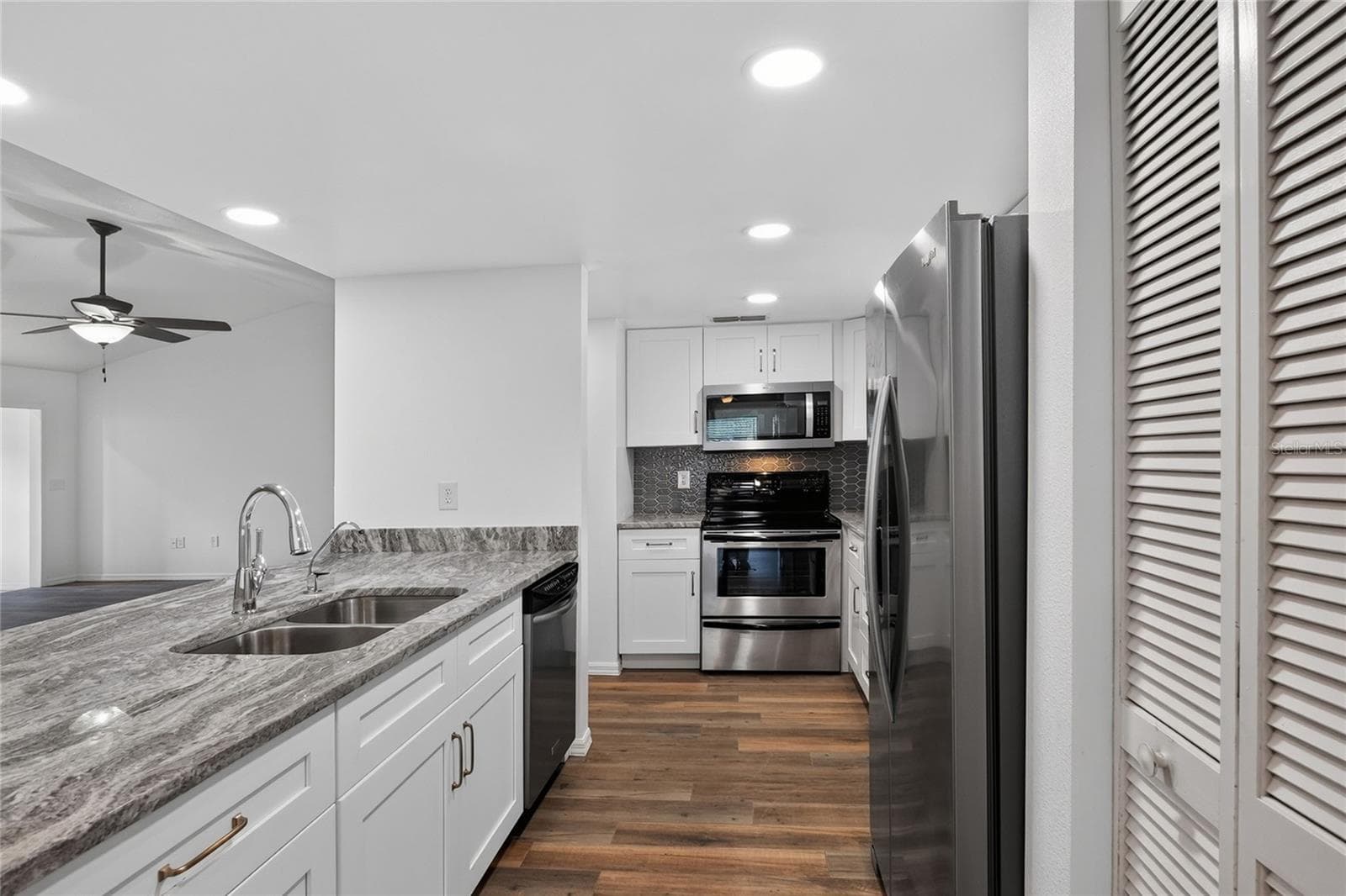 4520 LOG CABIN DRIVE — photo 9 of 54