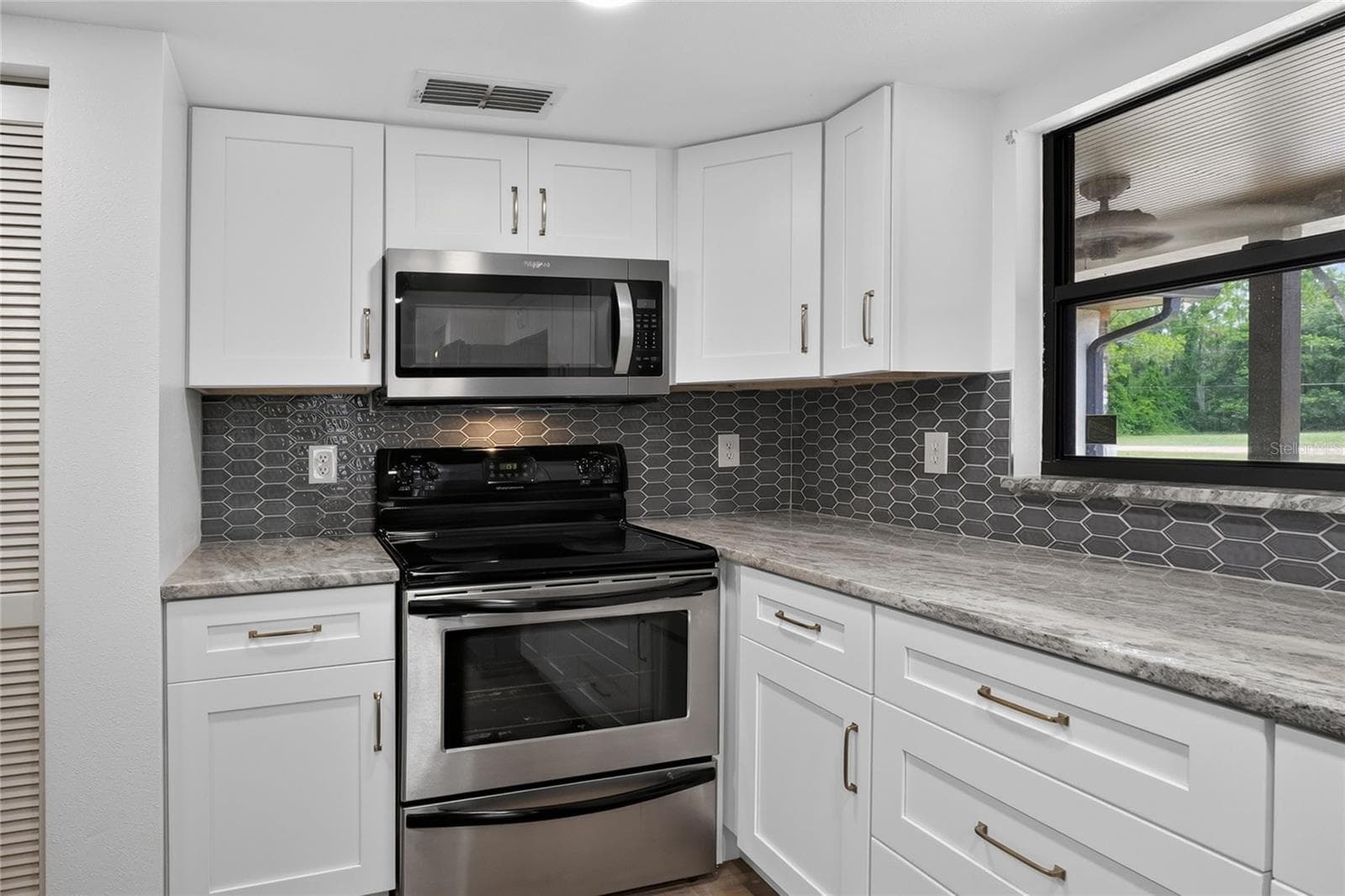 4520 LOG CABIN DRIVE — photo 7 of 54