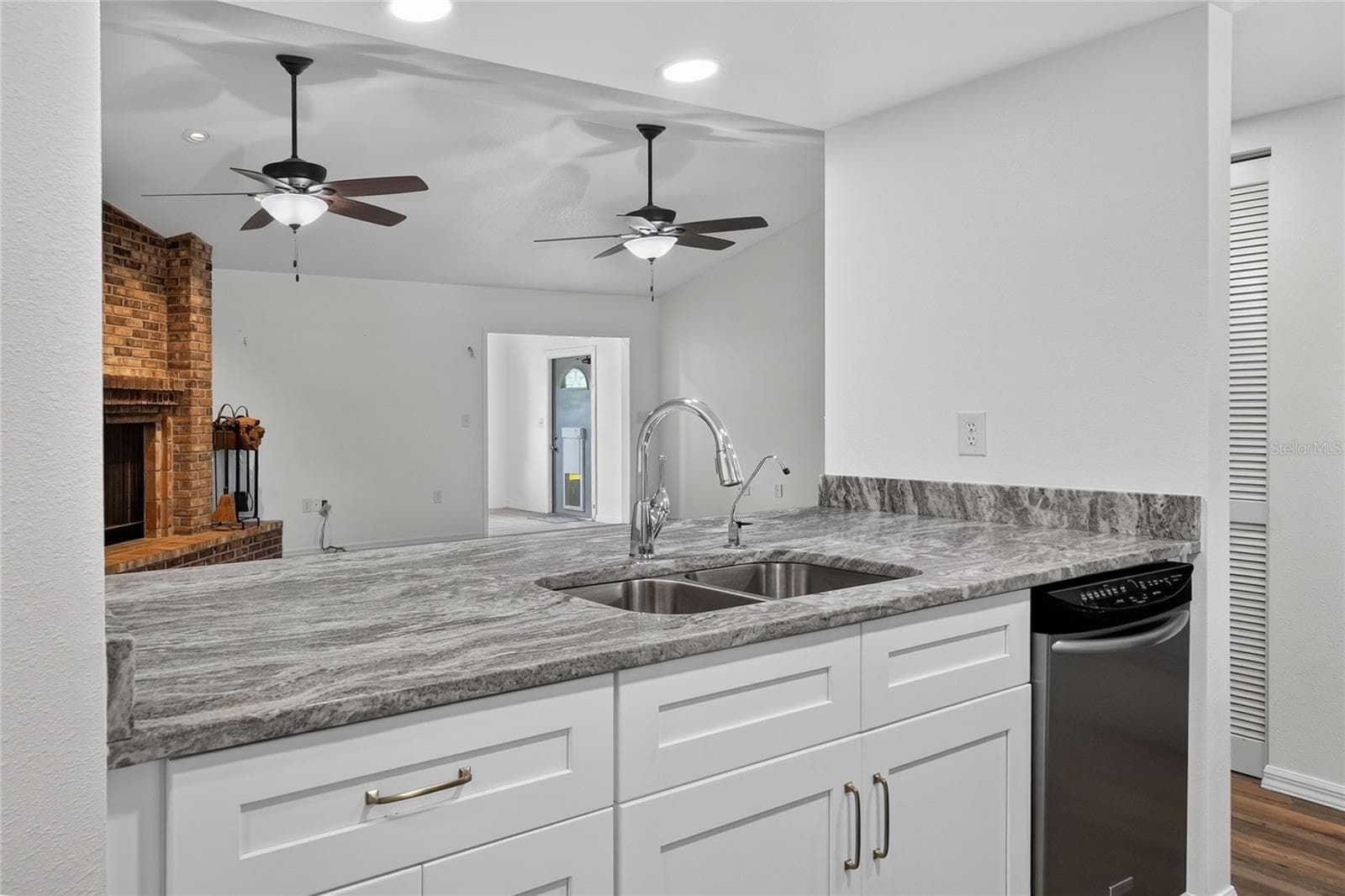 4520 LOG CABIN DRIVE — photo 5 of 54