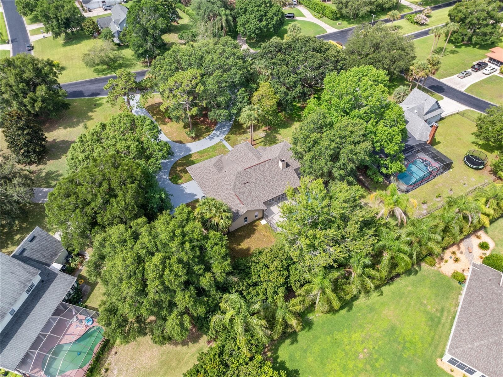 2082 CAMELOT BOULEVARD — photo 76 of 86