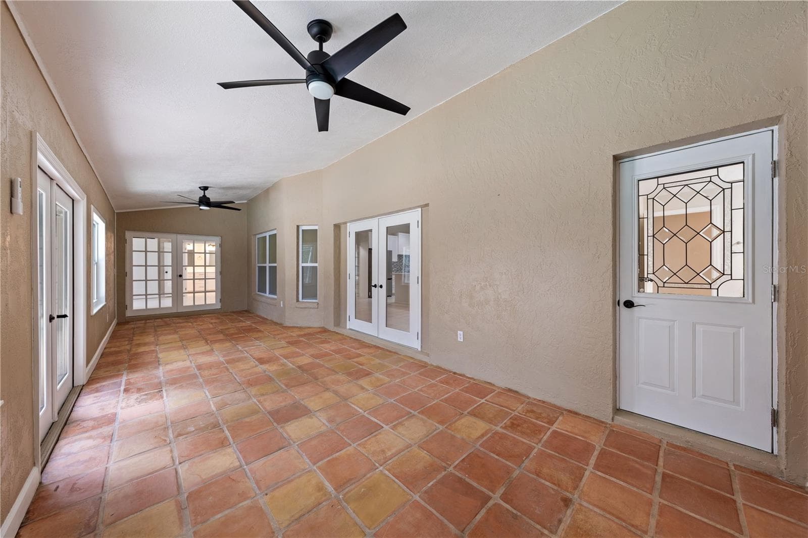 2082 CAMELOT BOULEVARD — photo 48 of 86
