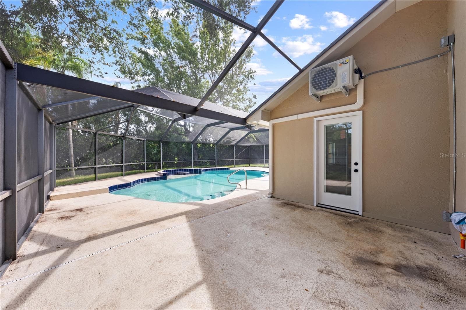 2082 CAMELOT BOULEVARD — photo 55 of 86