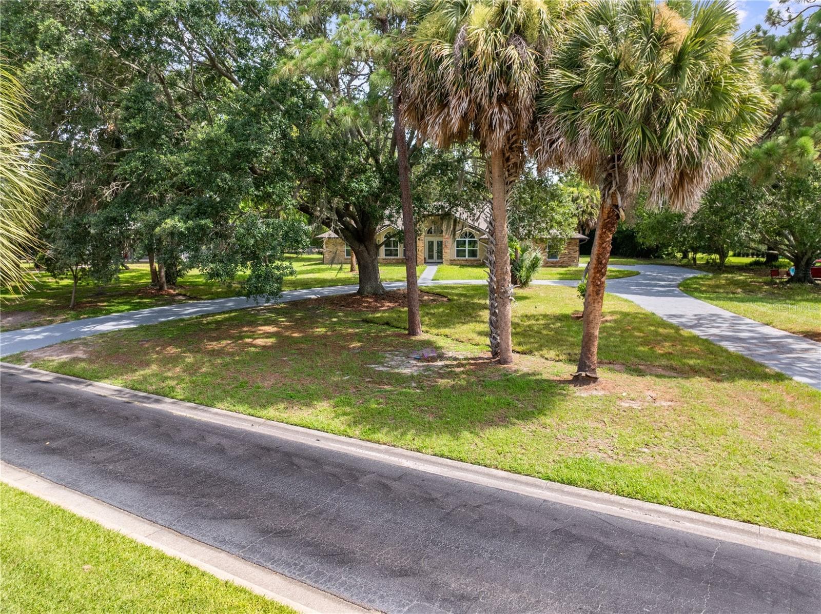 2082 CAMELOT BOULEVARD — photo 81 of 86