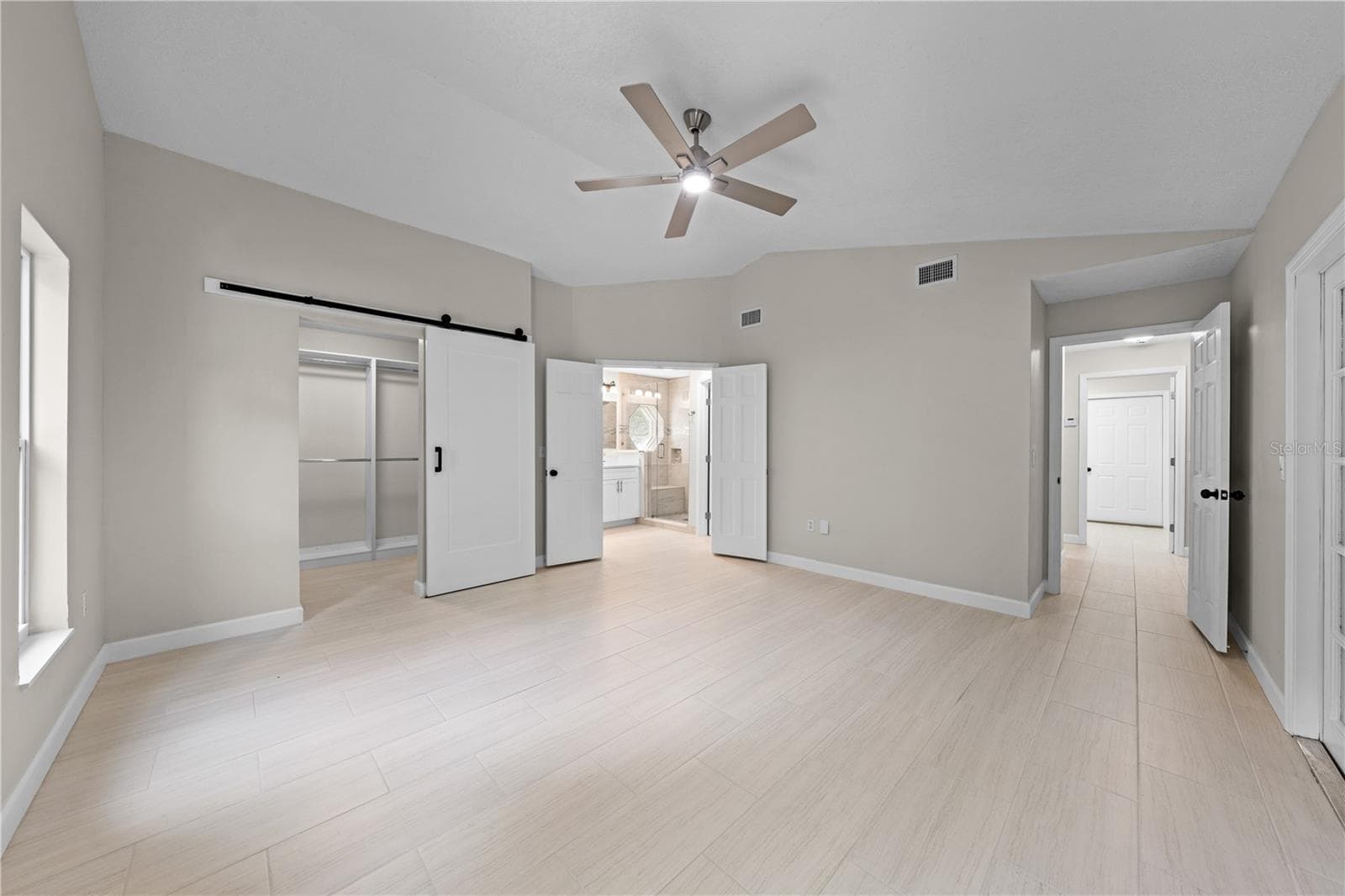 2082 CAMELOT BOULEVARD — photo 40 of 86