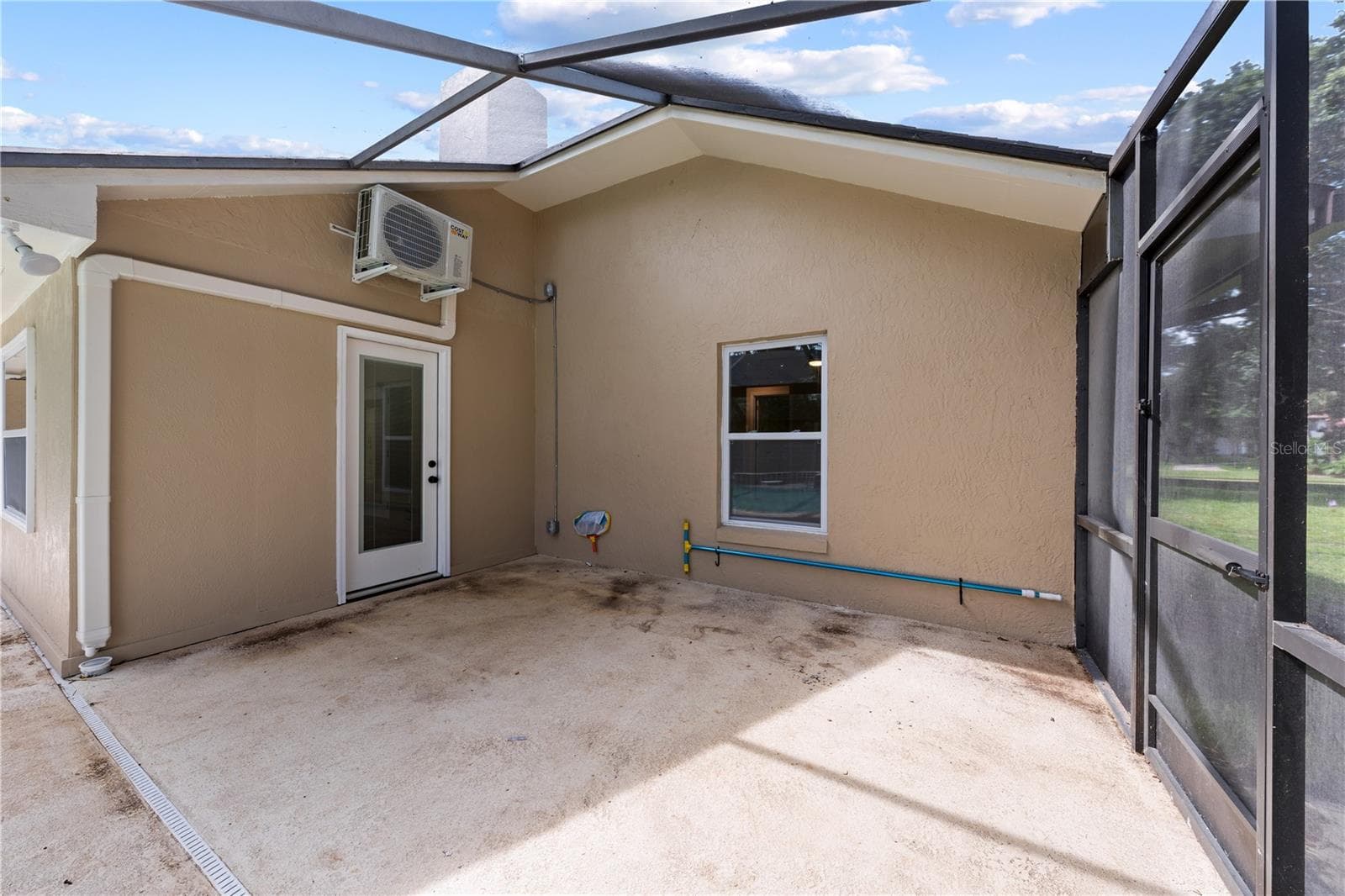 2082 CAMELOT BOULEVARD — photo 56 of 86