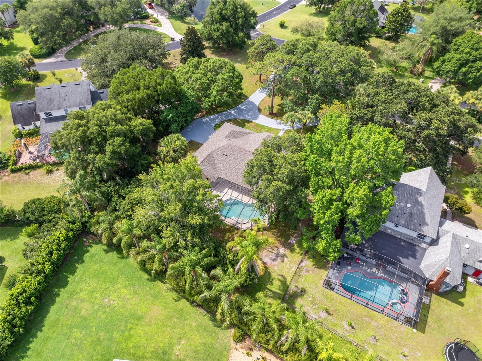 2082 CAMELOT BOULEVARD — photo 79 of 86