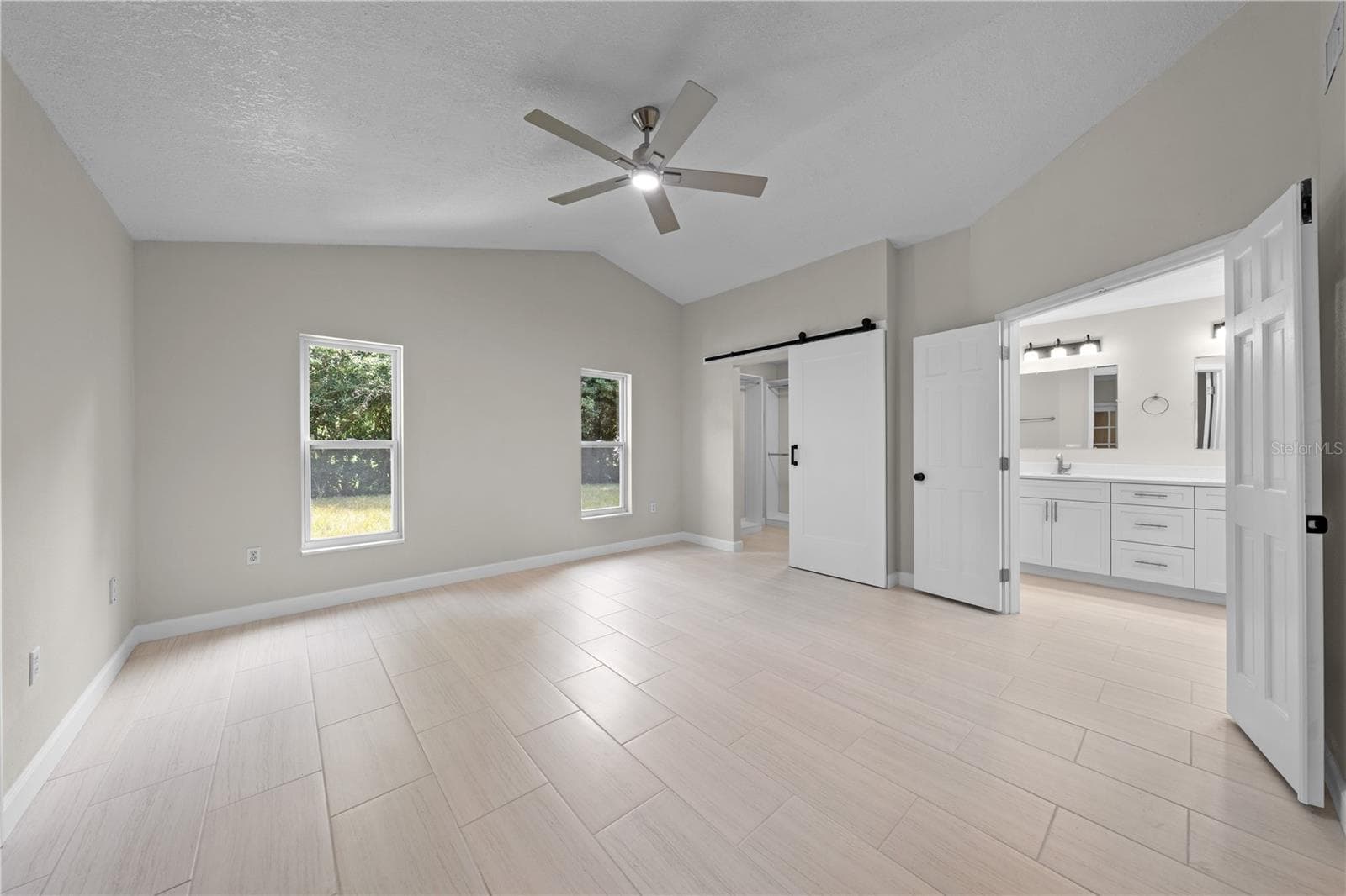 2082 CAMELOT BOULEVARD — photo 39 of 86