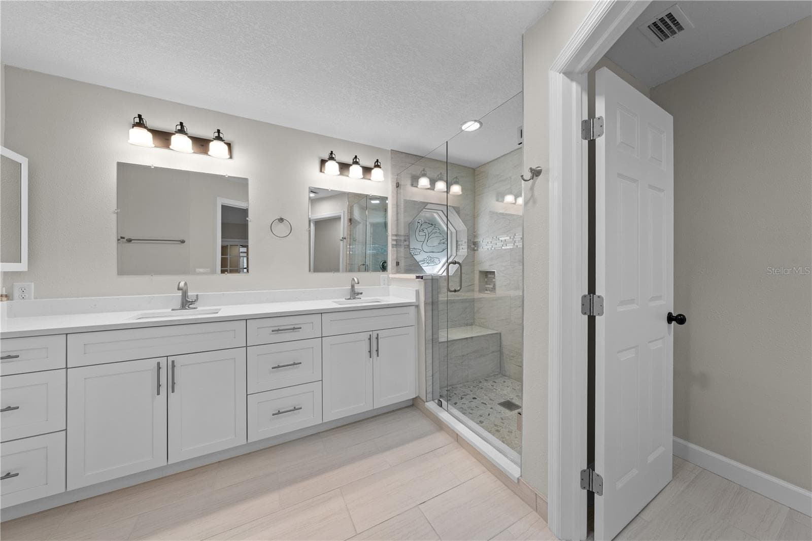 2082 CAMELOT BOULEVARD — photo 43 of 86