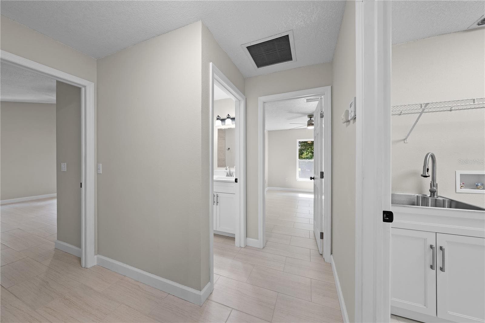 2082 CAMELOT BOULEVARD — photo 34 of 86