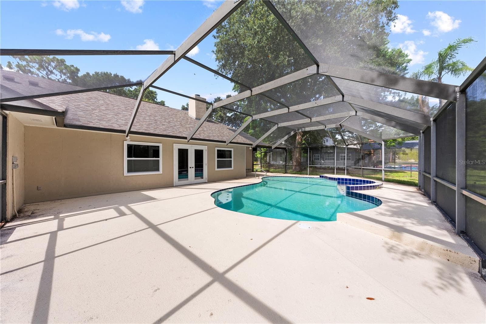 2082 CAMELOT BOULEVARD — photo 50 of 86