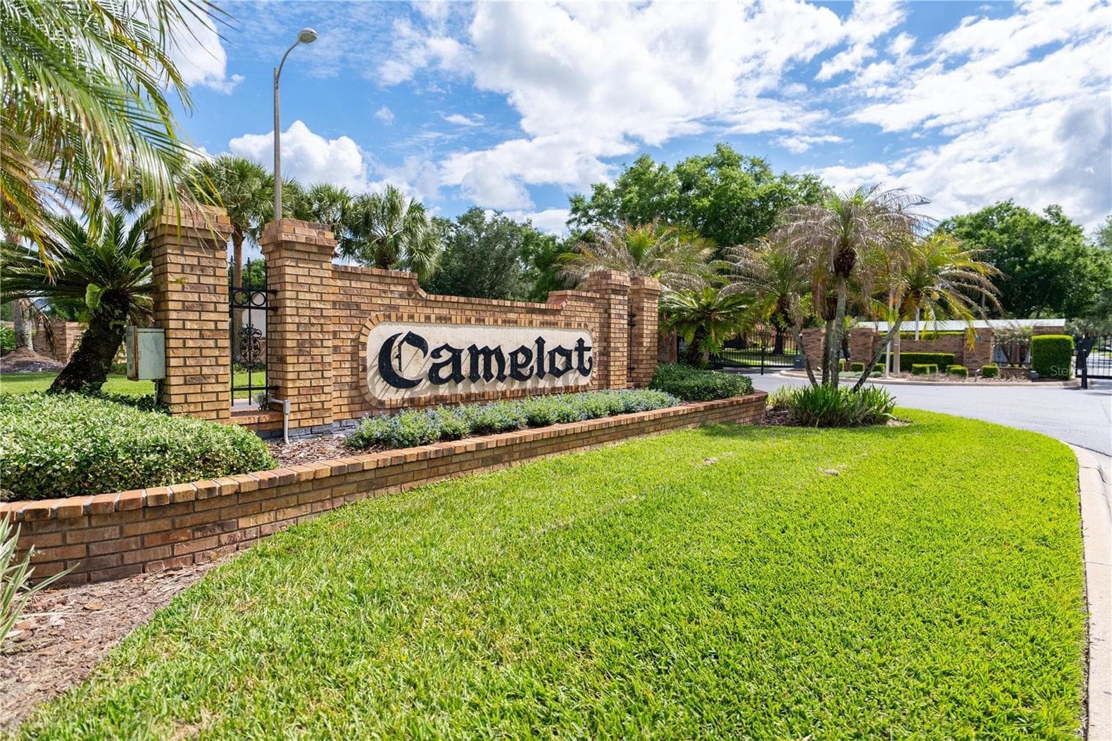 2082 CAMELOT BOULEVARD — photo 83 of 86