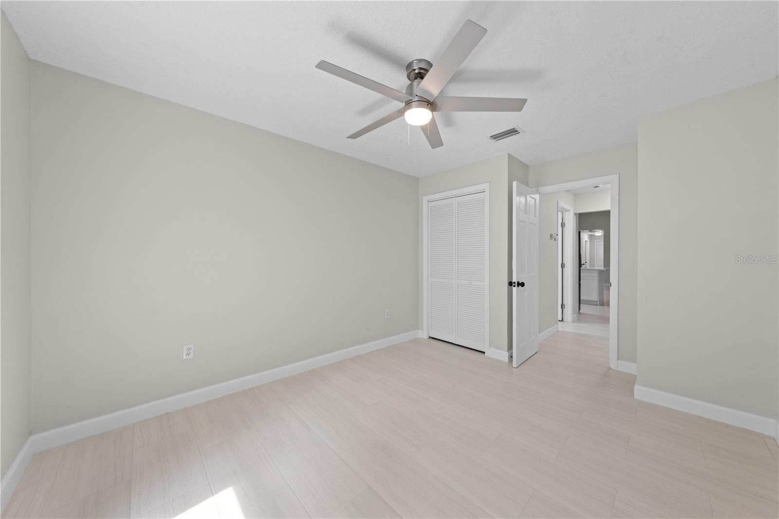 2082 CAMELOT BOULEVARD — photo 38 of 86