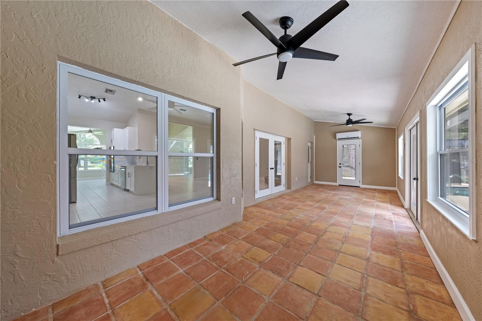2082 CAMELOT BOULEVARD — photo 47 of 86