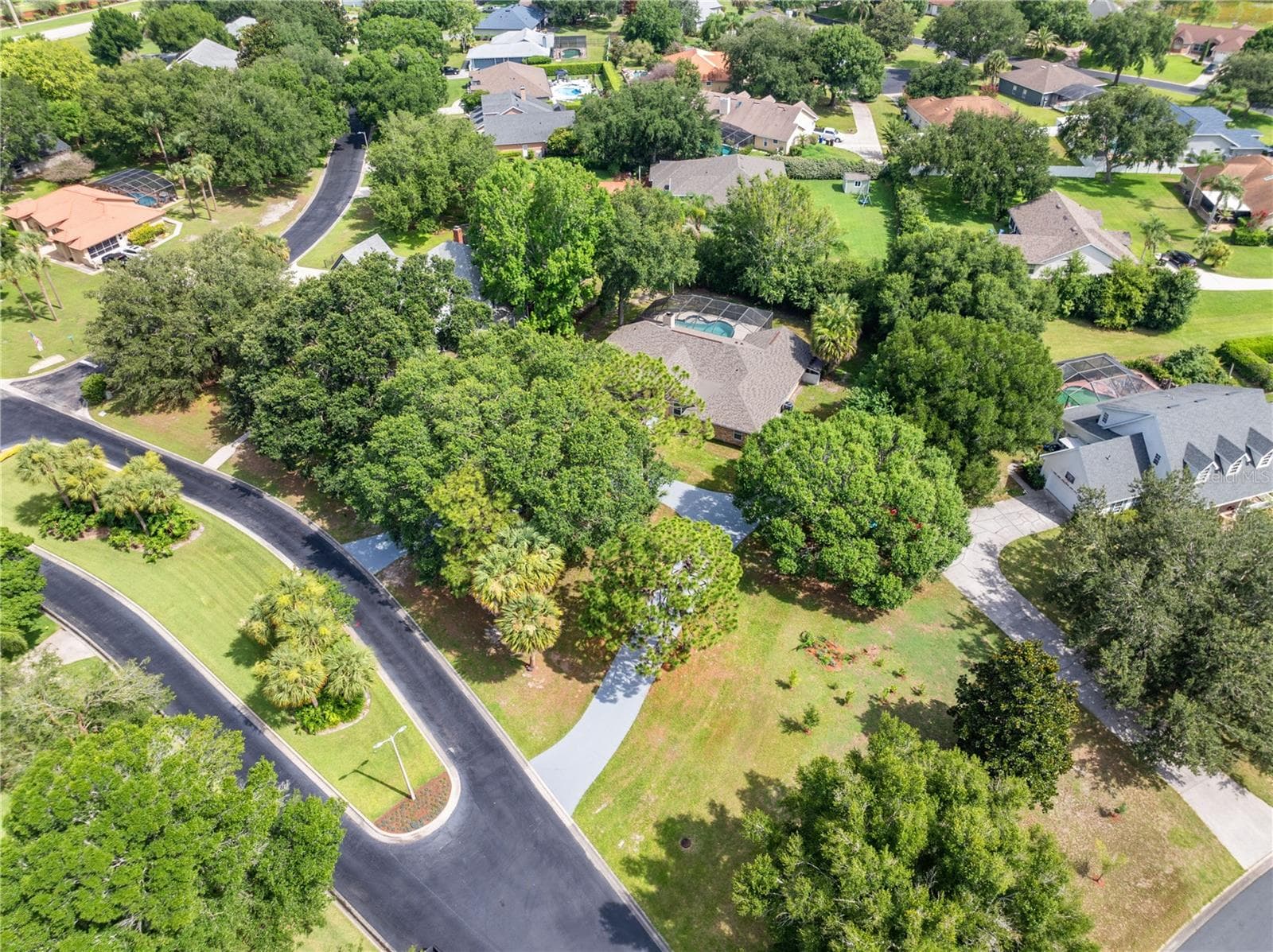 2082 CAMELOT BOULEVARD — photo 73 of 86