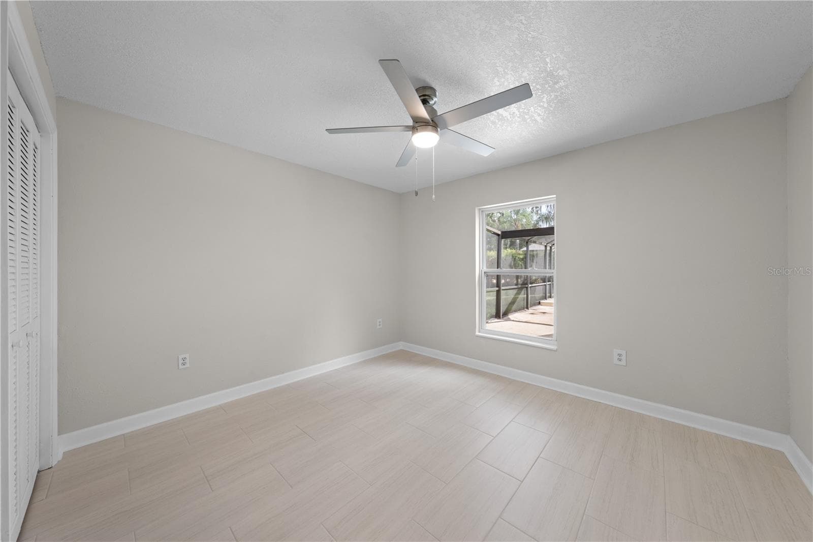 2082 CAMELOT BOULEVARD — photo 28 of 86