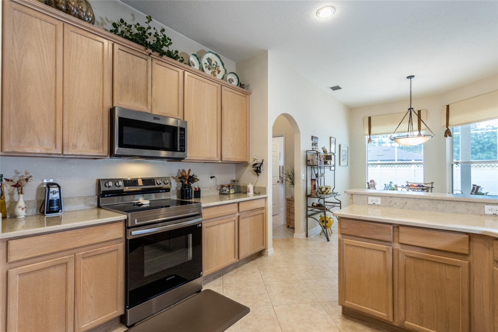 4 EAGLE PLACE — photo 4 of 33