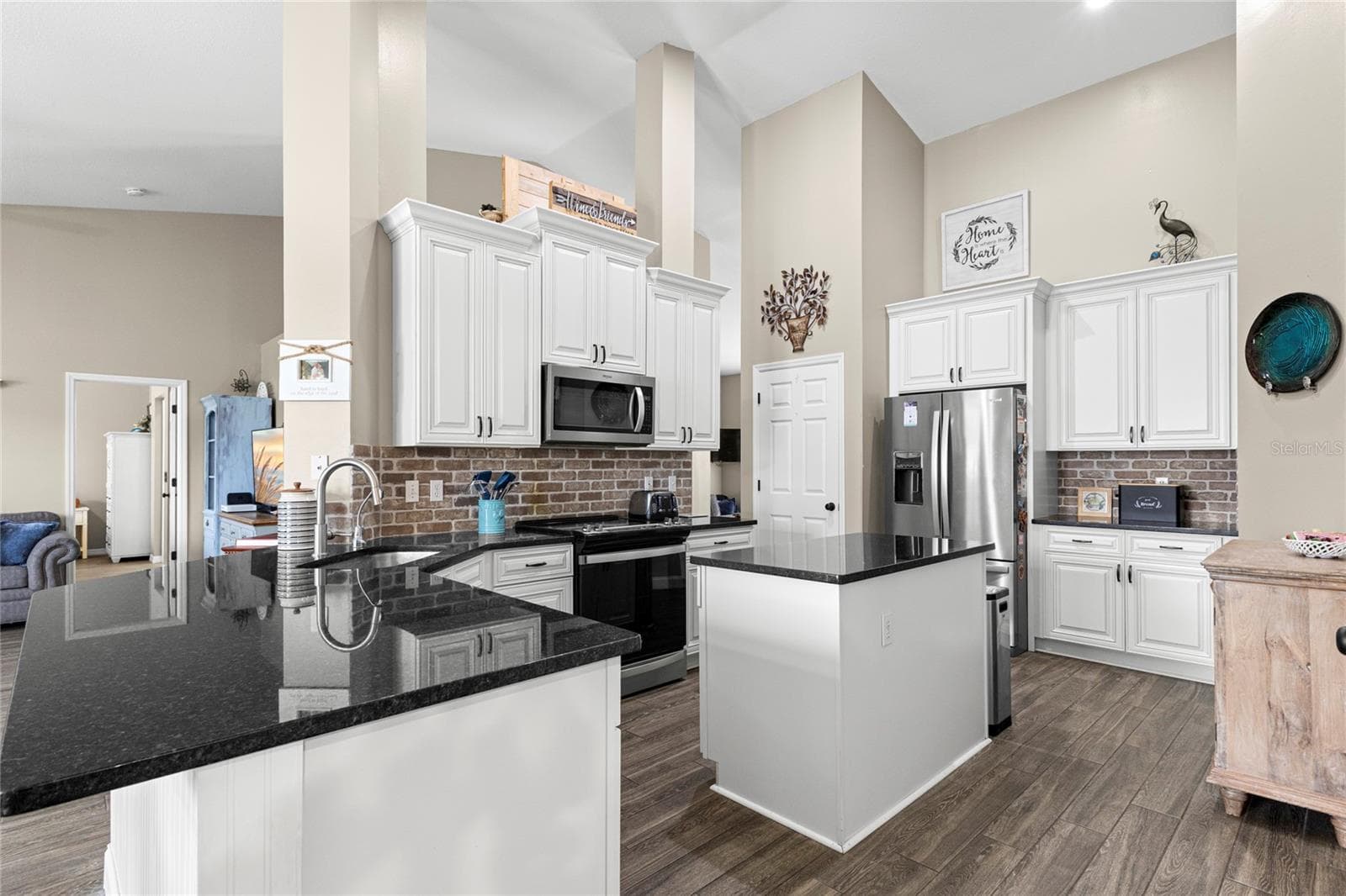 4038 LITHIA RIDGE BOULEVARD — photo 10 of 49
