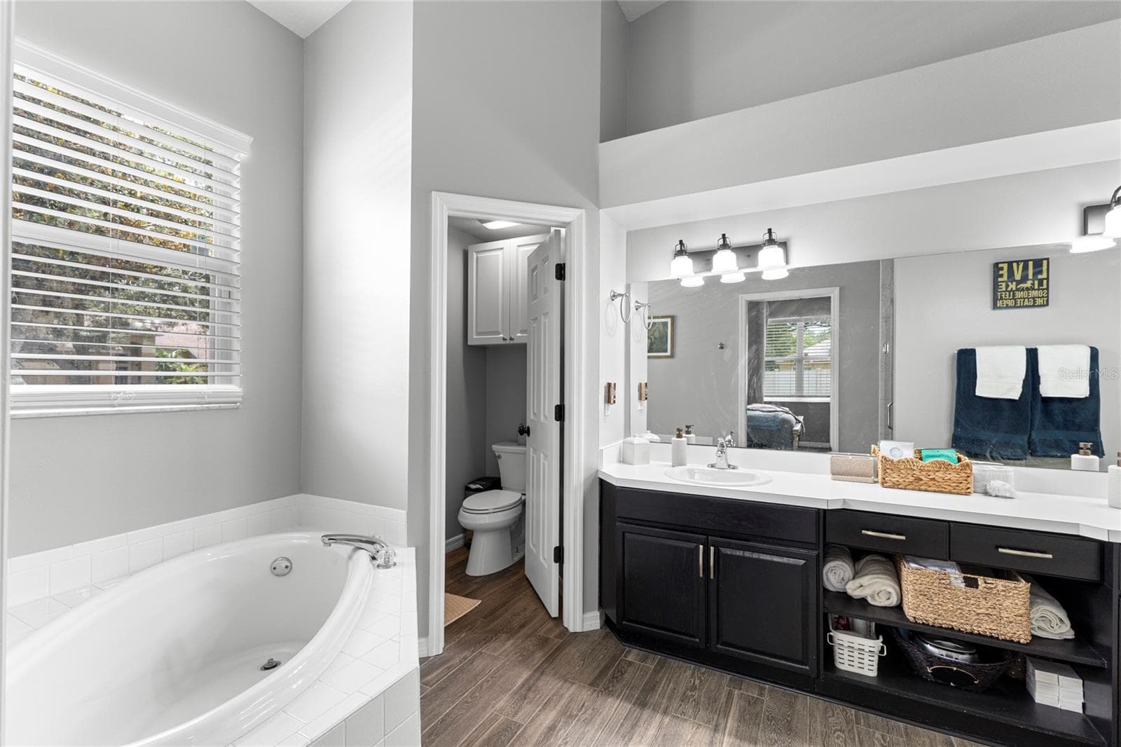 4038 LITHIA RIDGE BOULEVARD — photo 17 of 49