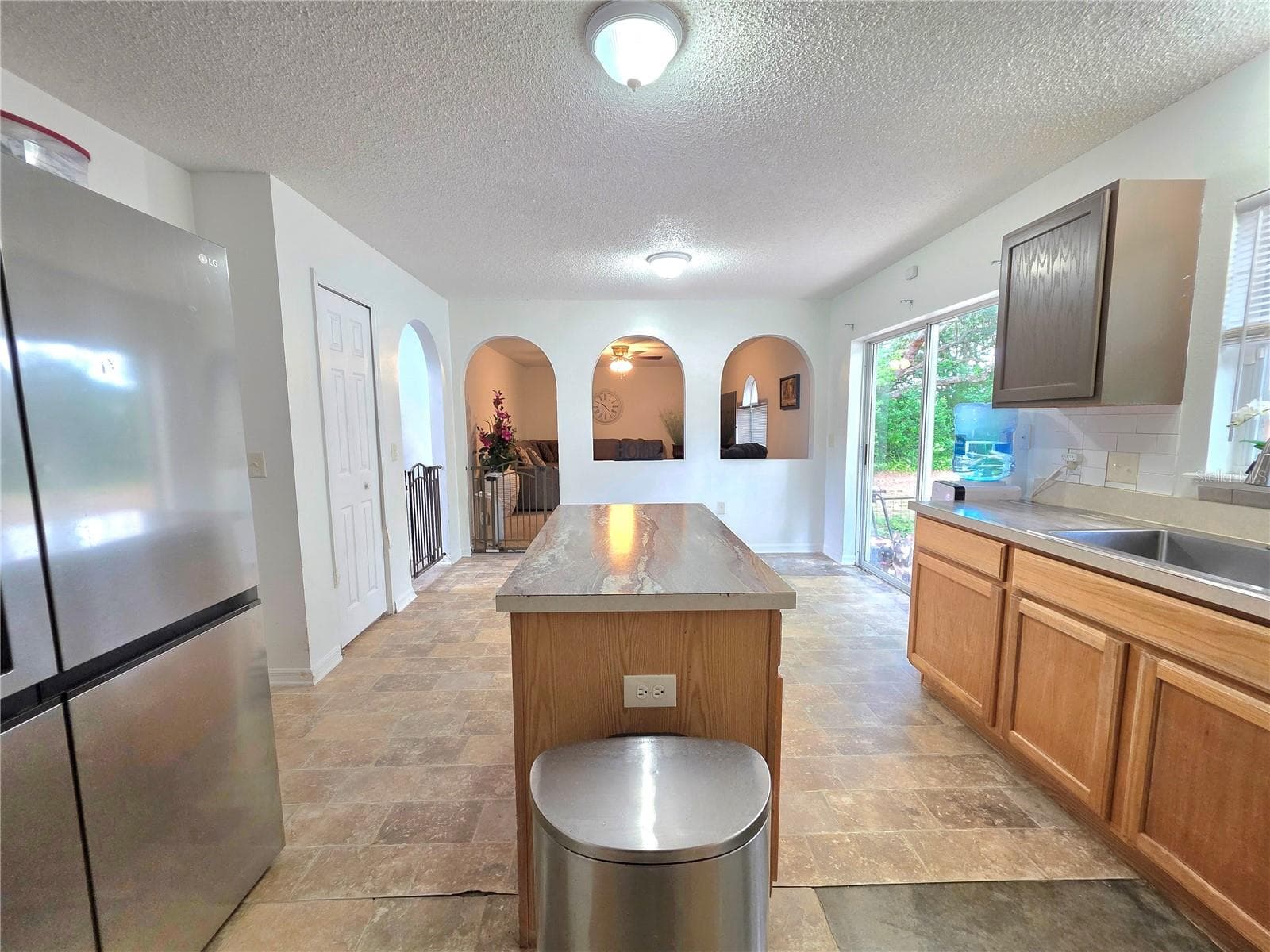 9055 PEMBERTON STREET — photo 8 of 33