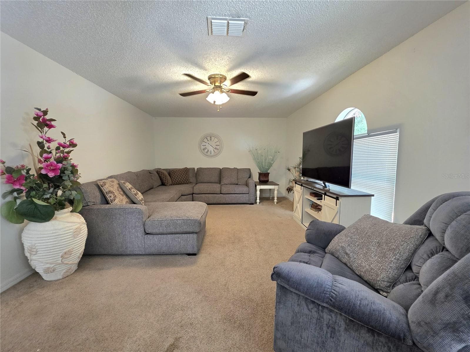 9055 PEMBERTON STREET — photo 5 of 33