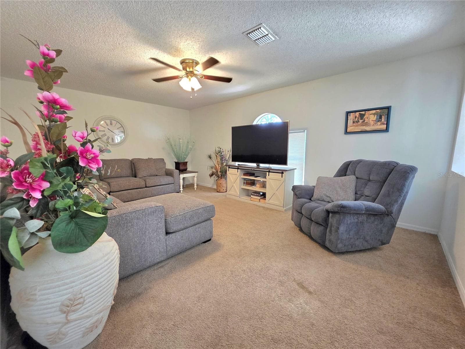 9055 PEMBERTON STREET — photo 4 of 33