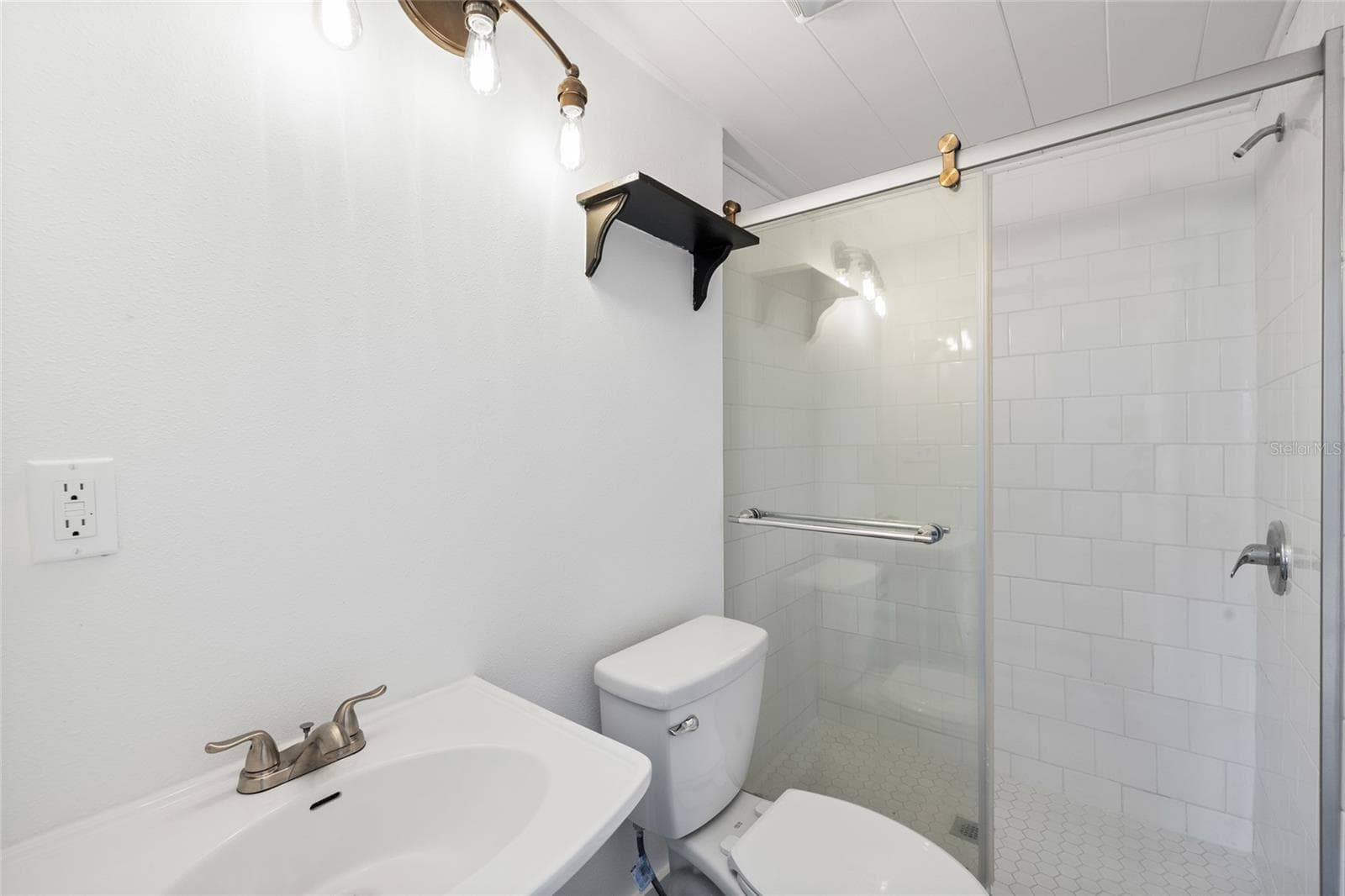 13707 PLYMOUTH STREET — photo 9 of 33