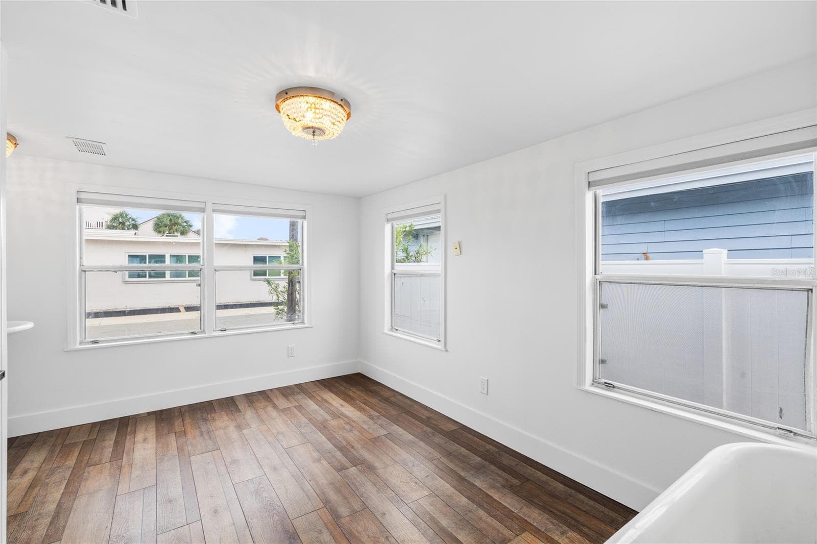 13707 PLYMOUTH STREET — photo 15 of 33