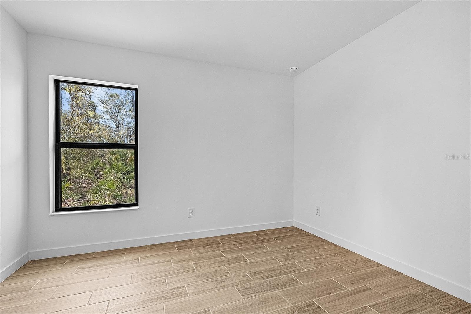 4081 LONGWELL LANE — photo 12 of 20